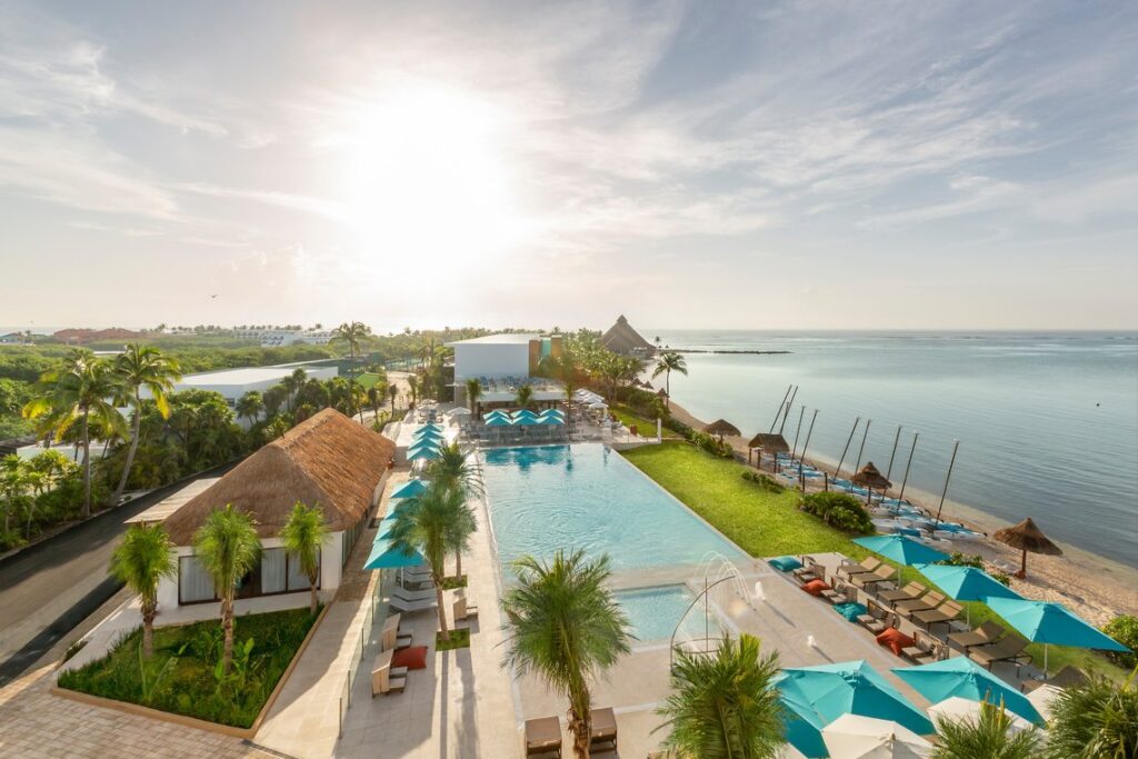 Club med Cancun pool